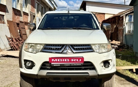 Mitsubishi L200 IV рестайлинг, 2013 год, 990 000 рублей, 2 фотография