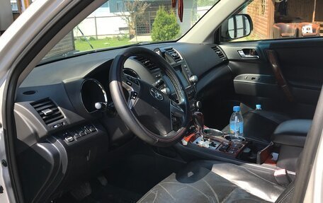 Toyota Highlander III, 2010 год, 1 500 000 рублей, 17 фотография