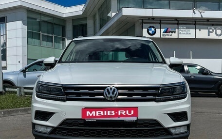 Volkswagen Tiguan II, 2017 год, 2 197 000 рублей, 2 фотография