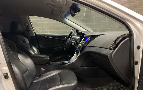 Hyundai Sonata VI, 2011 год, 1 120 000 рублей, 10 фотография