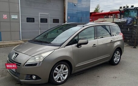 Peugeot 5008 I рестайлинг, 2011 год, 850 000 рублей, 2 фотография