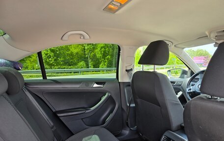 Volkswagen Jetta VI, 2013 год, 1 300 000 рублей, 12 фотография