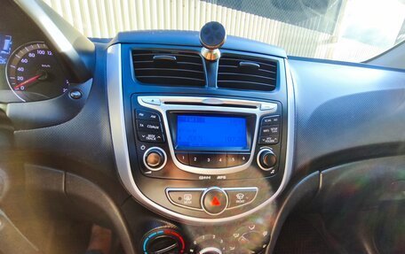 Hyundai Solaris II рестайлинг, 2012 год, 680 000 рублей, 8 фотография