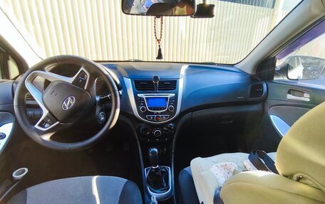 Hyundai Solaris II рестайлинг, 2012 год, 680 000 рублей, 15 фотография