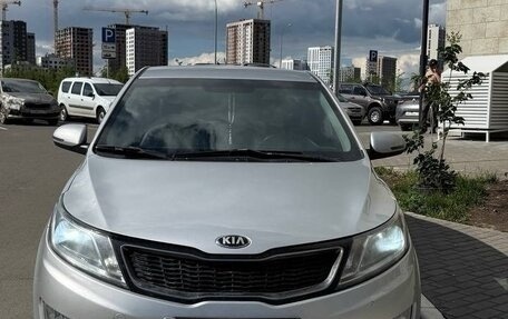 KIA Rio III рестайлинг, 2013 год, 600 000 рублей, 2 фотография