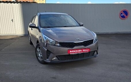 KIA Rio IV, 2021 год, 1 750 000 рублей, 2 фотография