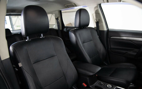 Mitsubishi Outlander III рестайлинг 3, 2013 год, 999 000 рублей, 12 фотография