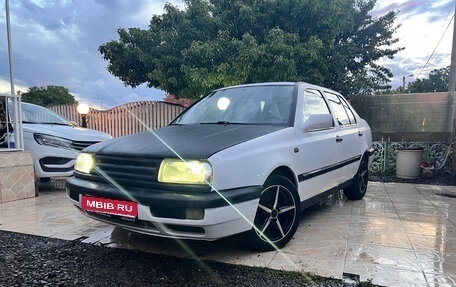 Volkswagen Vento, 1993 год, 149 000 рублей, 1 фотография