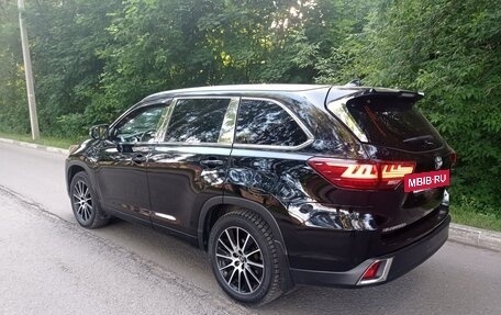 Toyota Highlander III, 2017 год, 3 350 000 рублей, 4 фотография