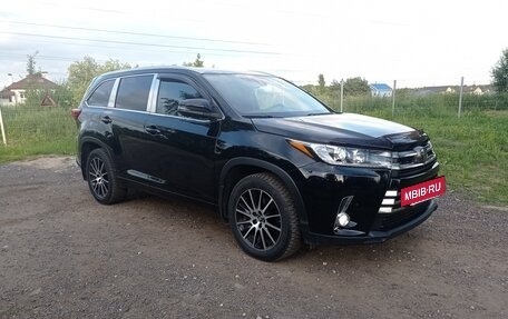 Toyota Highlander III, 2017 год, 3 350 000 рублей, 2 фотография