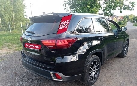 Toyota Highlander III, 2017 год, 3 350 000 рублей, 3 фотография