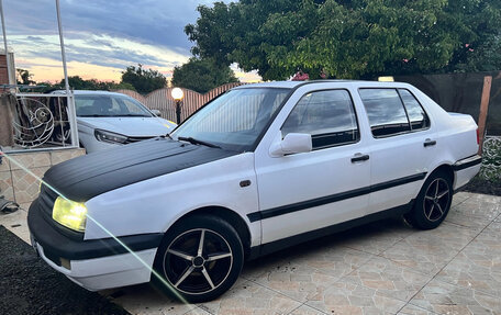 Volkswagen Vento, 1993 год, 149 000 рублей, 2 фотография