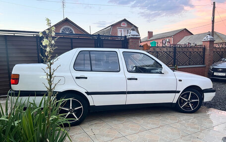 Volkswagen Vento, 1993 год, 149 000 рублей, 4 фотография