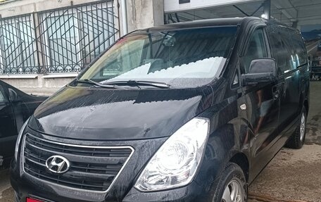 Hyundai Grand Starex Grand Starex I рестайлинг 2, 2016 год, 2 520 000 рублей, 1 фотография