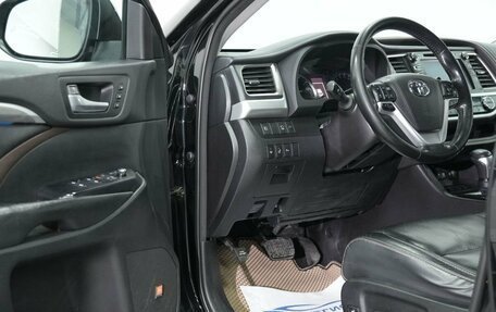 Toyota Highlander III, 2018 год, 3 650 000 рублей, 21 фотография