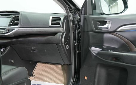 Toyota Highlander III, 2018 год, 3 650 000 рублей, 18 фотография