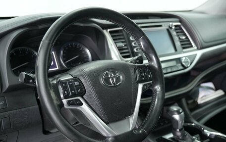 Toyota Highlander III, 2018 год, 3 650 000 рублей, 25 фотография