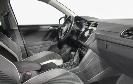 Volkswagen Tiguan II, 2020 год, 2 350 000 рублей, 13 фотография