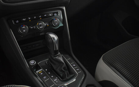 Volkswagen Tiguan II, 2020 год, 2 350 000 рублей, 18 фотография