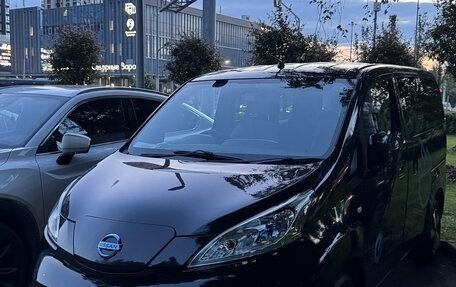 Nissan NV200, 2016 год, 1 799 000 рублей, 2 фотография