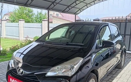 Toyota Vitz, 2017 год, 870 000 рублей, 2 фотография