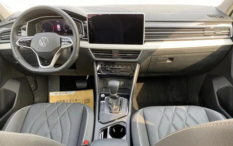 Volkswagen Tiguan II, 2022 год, 2 674 000 рублей, 8 фотография