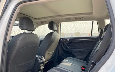Volkswagen Tiguan II, 2022 год, 2 674 000 рублей, 10 фотография