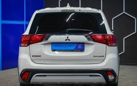 Mitsubishi Outlander III рестайлинг 3, 2019 год, 2 320 000 рублей, 8 фотография