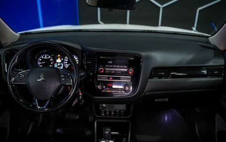 Mitsubishi Outlander III рестайлинг 3, 2019 год, 2 320 000 рублей, 12 фотография