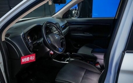 Mitsubishi Outlander III рестайлинг 3, 2019 год, 2 320 000 рублей, 11 фотография