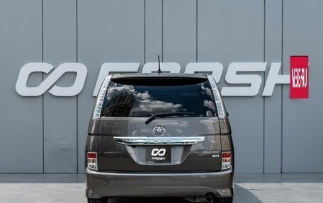 Toyota ISis I, 2014 год, 1 420 000 рублей, 4 фотография