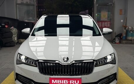 Skoda Superb III рестайлинг, 2024 год, 2 090 000 рублей, 2 фотография
