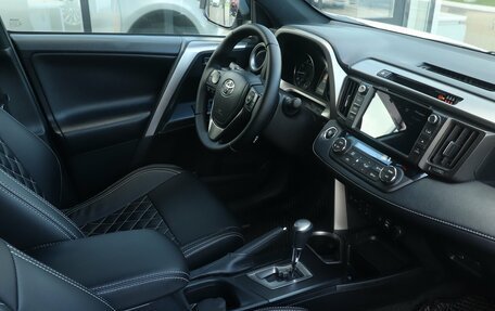 Toyota RAV4, 2019 год, 2 620 000 рублей, 6 фотография