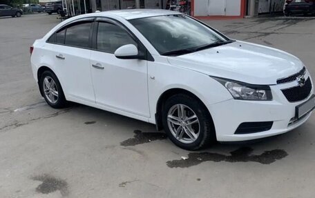 Chevrolet Cruze II, 2010 год, 480 000 рублей, 3 фотография