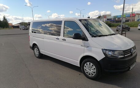 Volkswagen Caravelle T6 рестайлинг, 2017 год, 2 200 000 рублей, 2 фотография