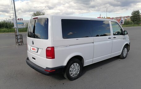 Volkswagen Caravelle T6 рестайлинг, 2017 год, 2 200 000 рублей, 3 фотография