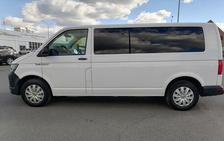 Volkswagen Caravelle T6 рестайлинг, 2017 год, 2 200 000 рублей, 5 фотография