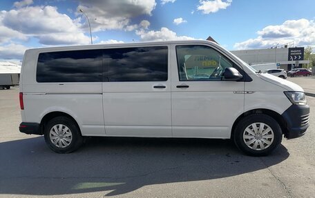 Volkswagen Caravelle T6 рестайлинг, 2017 год, 2 200 000 рублей, 13 фотография