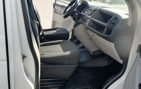 Volkswagen Caravelle T6 рестайлинг, 2017 год, 2 200 000 рублей, 11 фотография