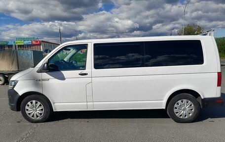 Volkswagen Caravelle T6 рестайлинг, 2017 год, 2 200 000 рублей, 15 фотография