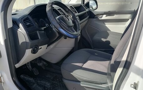 Volkswagen Caravelle T6 рестайлинг, 2017 год, 2 200 000 рублей, 16 фотография