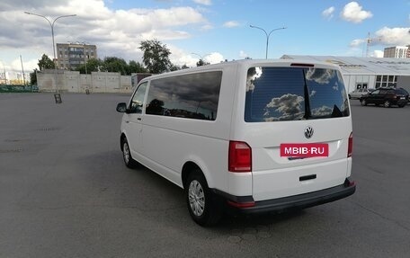Volkswagen Caravelle T6 рестайлинг, 2017 год, 2 200 000 рублей, 4 фотография