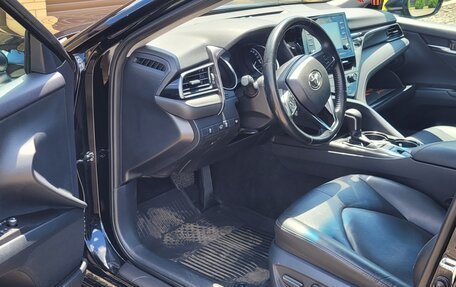 Toyota Camry, 2021 год, 2 700 000 рублей, 9 фотография