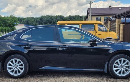 Toyota Camry, 2021 год, 2 700 000 рублей, 4 фотография