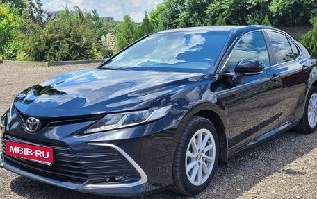 Toyota Camry, 2021 год, 2 700 000 рублей, 1 фотография