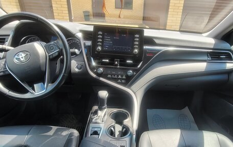 Toyota Camry, 2021 год, 2 700 000 рублей, 18 фотография