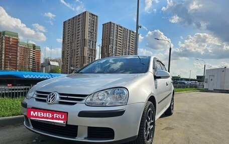 Volkswagen Golf V, 2004 год, 300 000 рублей, 2 фотография