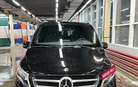 Mercedes-Benz V-Класс, 2018 год, 3 000 000 рублей, 2 фотография