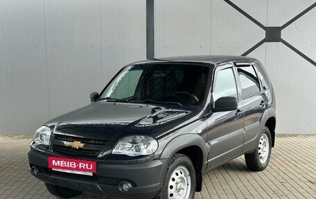 Chevrolet Niva I рестайлинг, 2018 год, 777 000 рублей, 3 фотография