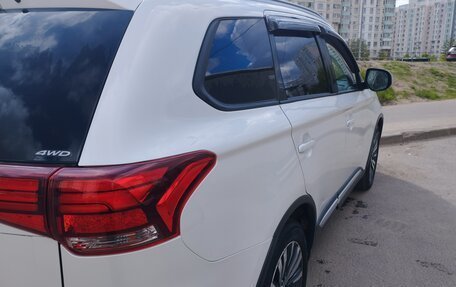 Mitsubishi Outlander III рестайлинг 3, 2018 год, 1 950 000 рублей, 5 фотография